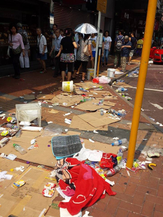 Illustration for article titled The Trail of iPhone 6 Trash